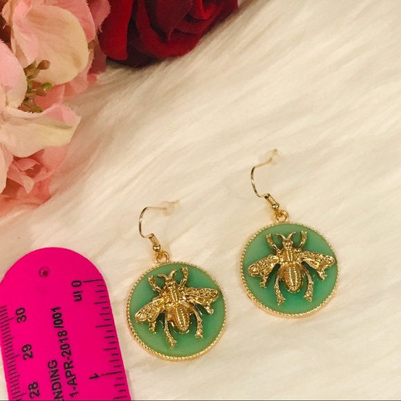 Bee Earrings 🐝 - Picture 5 of 6